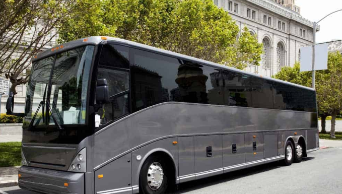 5 Key Advantages of Charter Bus Rental