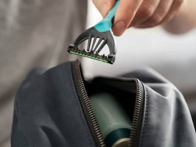 Are Razors Allowed on Flights? Complete Travel Guide